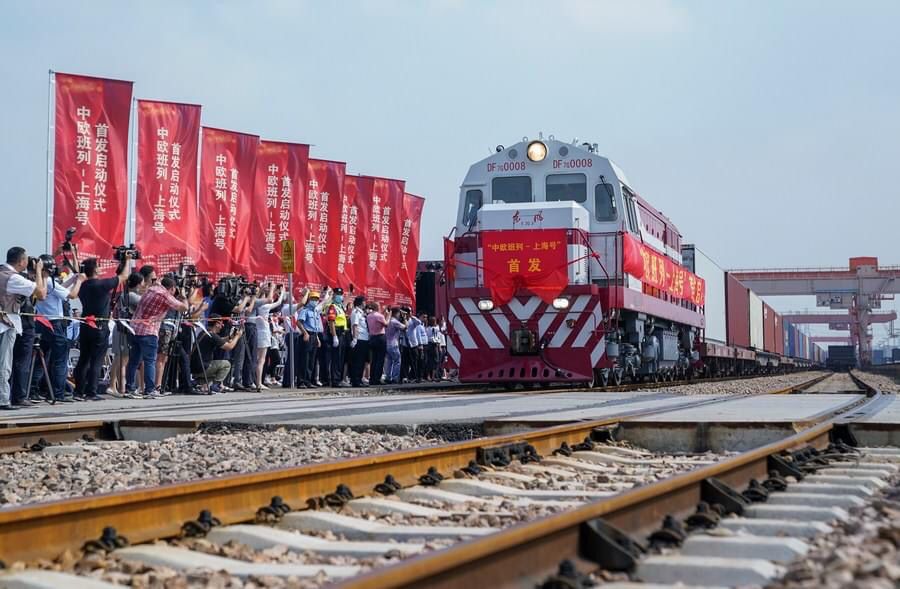Shanghai lança seu primeiro trem de carga China-Europa